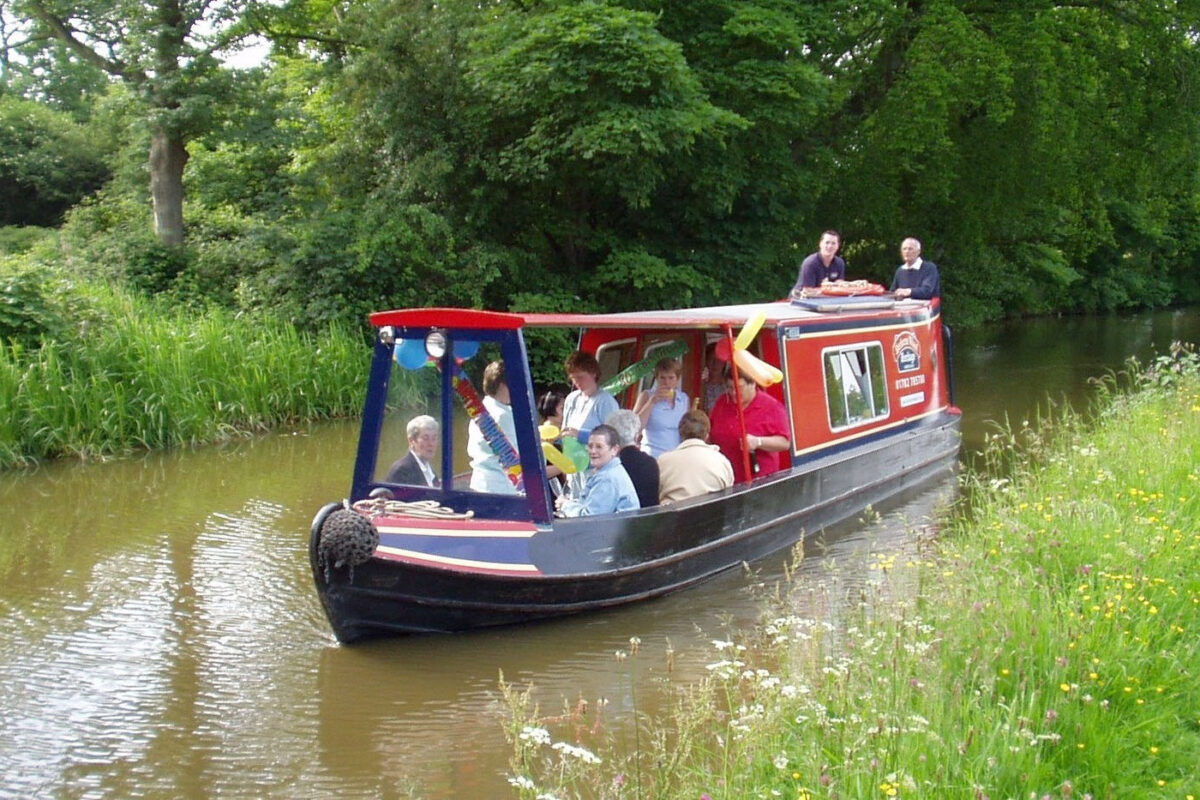 narrow boat day trips cheshire